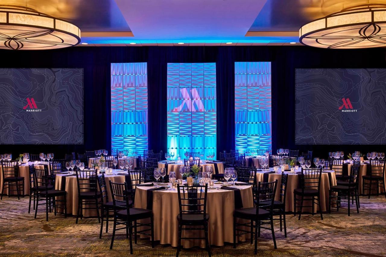 Готель Portland Marriott Downtown Waterfront Екстер'єр фото