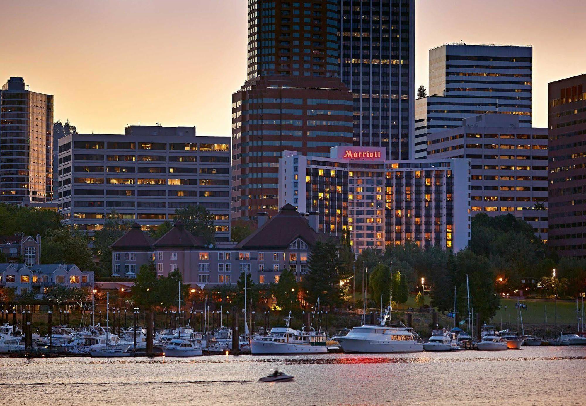 Готель Portland Marriott Downtown Waterfront Екстер'єр фото